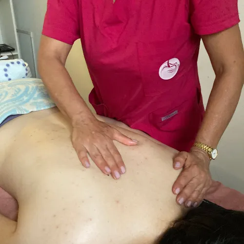 Experimenta nuestra liberación de fascia para mejorar tu movilidad, aliviar dolores musculares y promover tu bienestar general.